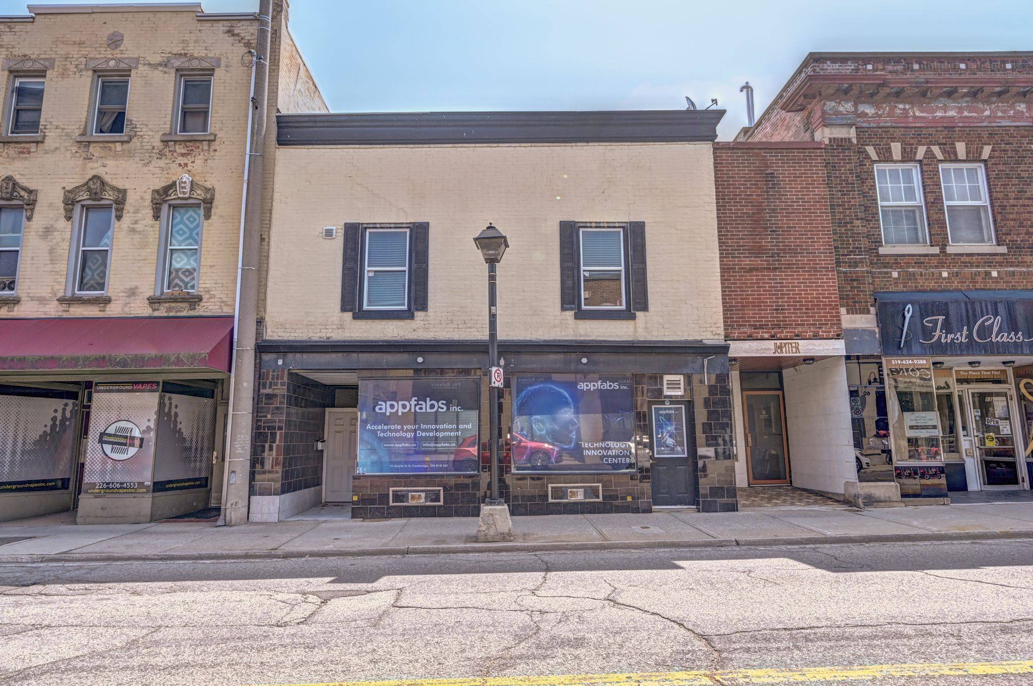 15 Ainslie ST N, Cambridge, ON N1R 3J3
