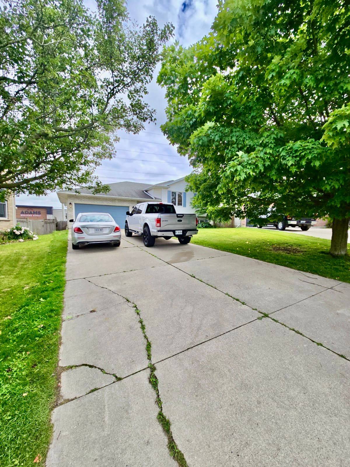 Woodstock, ON N4V 1G2,14 Old Orchard GLN #Lower