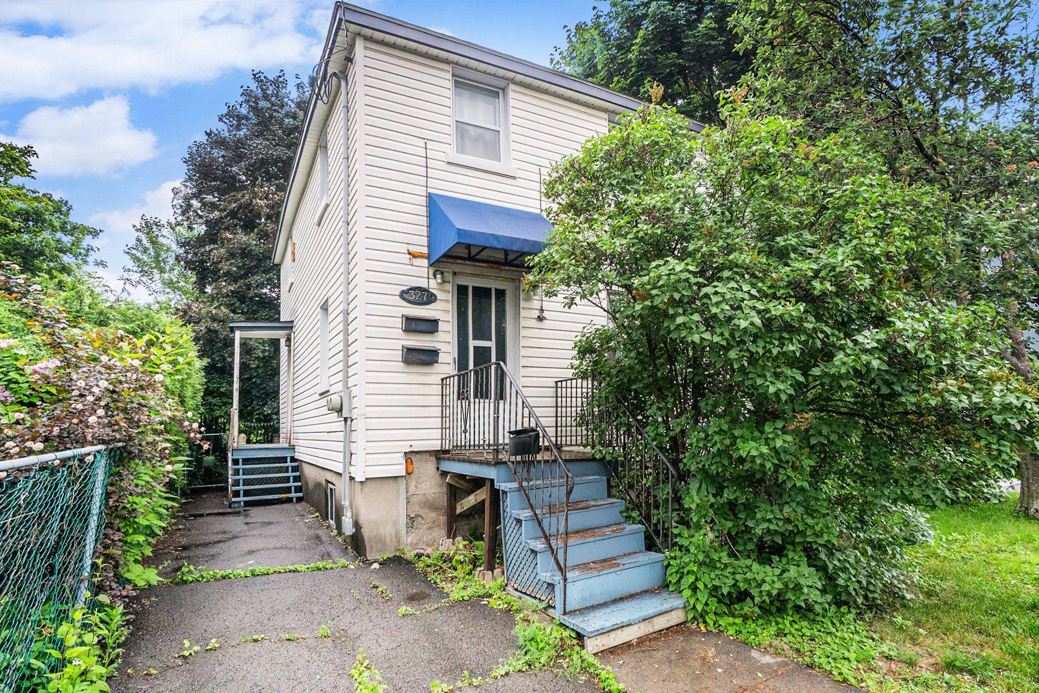 327 Richelieu AVE, Vanier And Kingsview Park, ON K1L 6J8