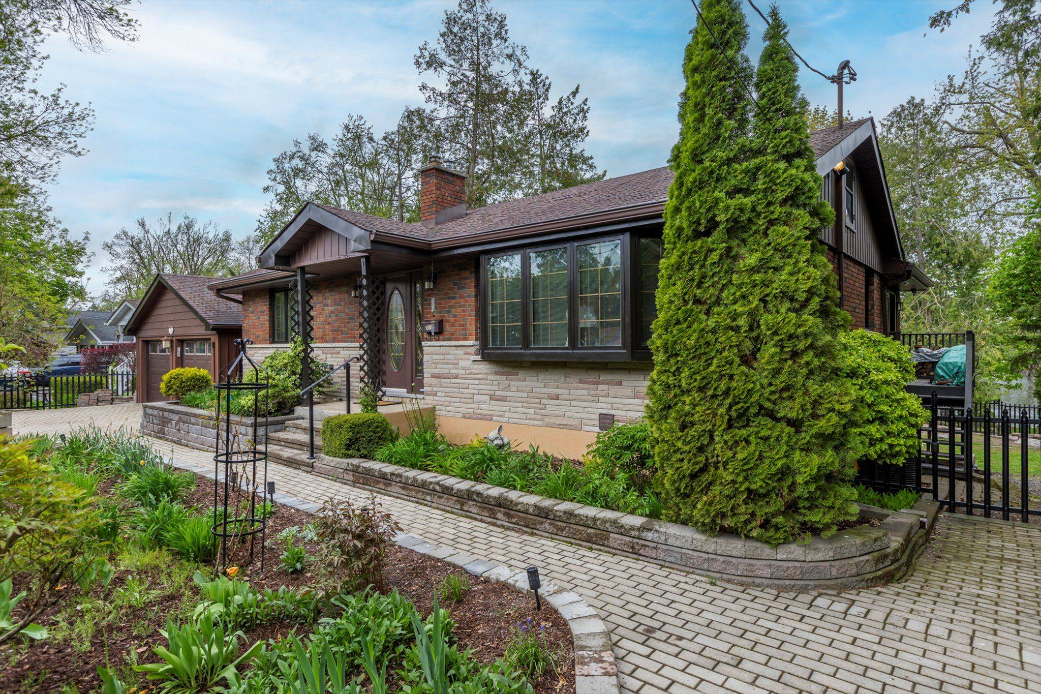 256 Sherin AVE, Peterborough South, ON K9J 1B6