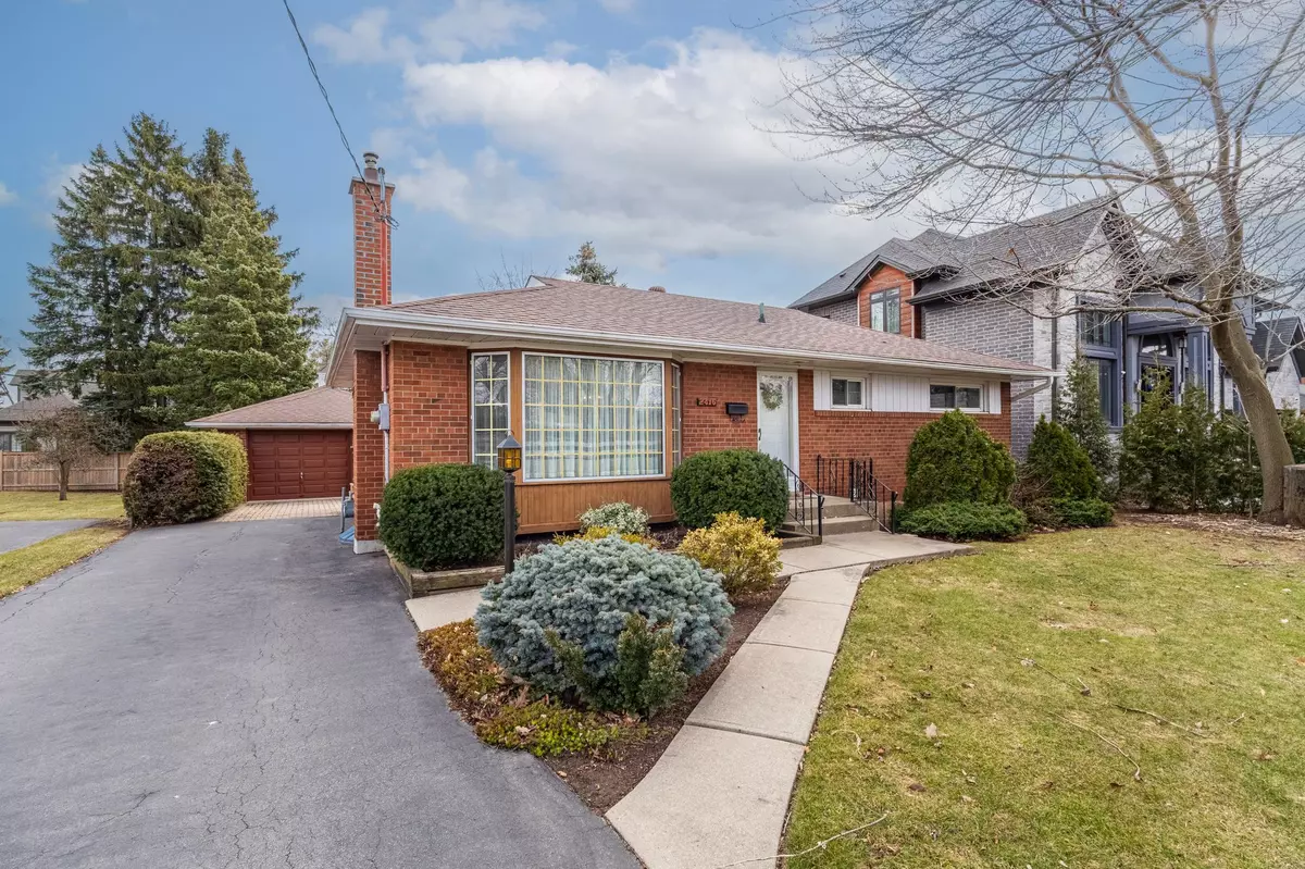 Oakville, ON L6L 2B2,2416 Rebecca ST