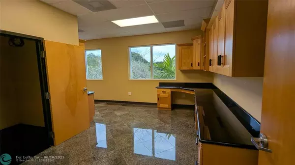 Coral Springs, FL 33065,3940 Coral Ridge Dr #24