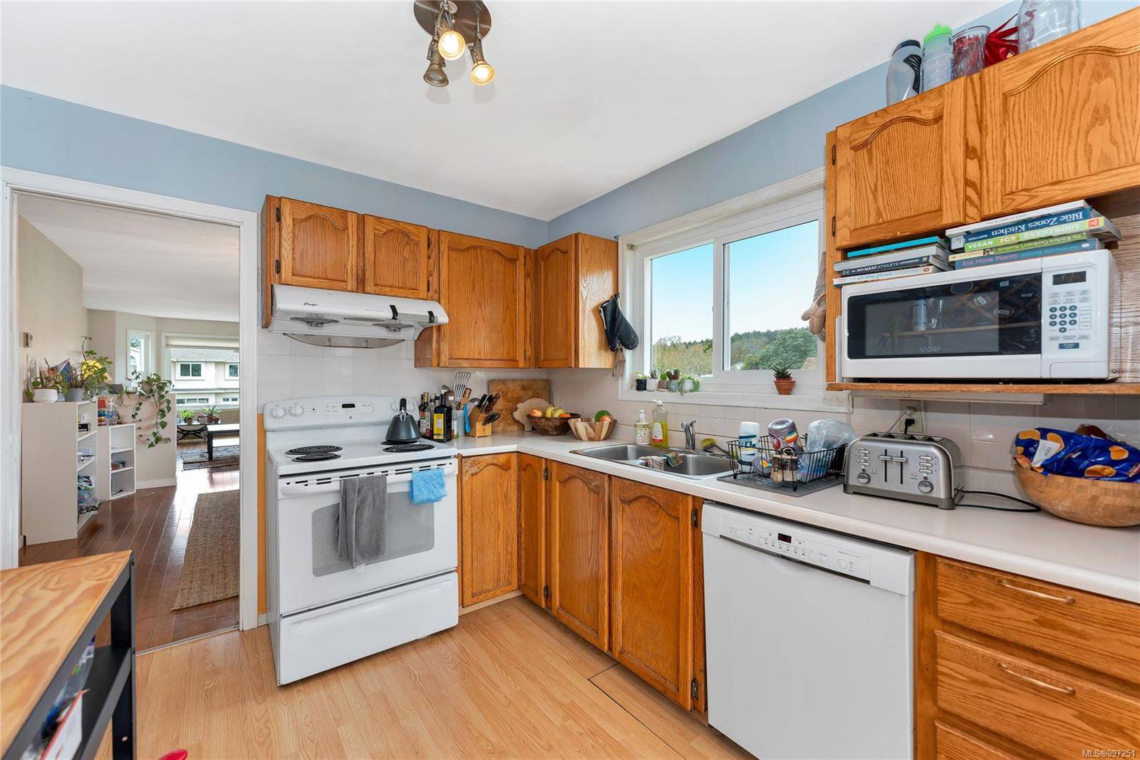 Saanich, BC V8N 2L3,1560 Prairie St