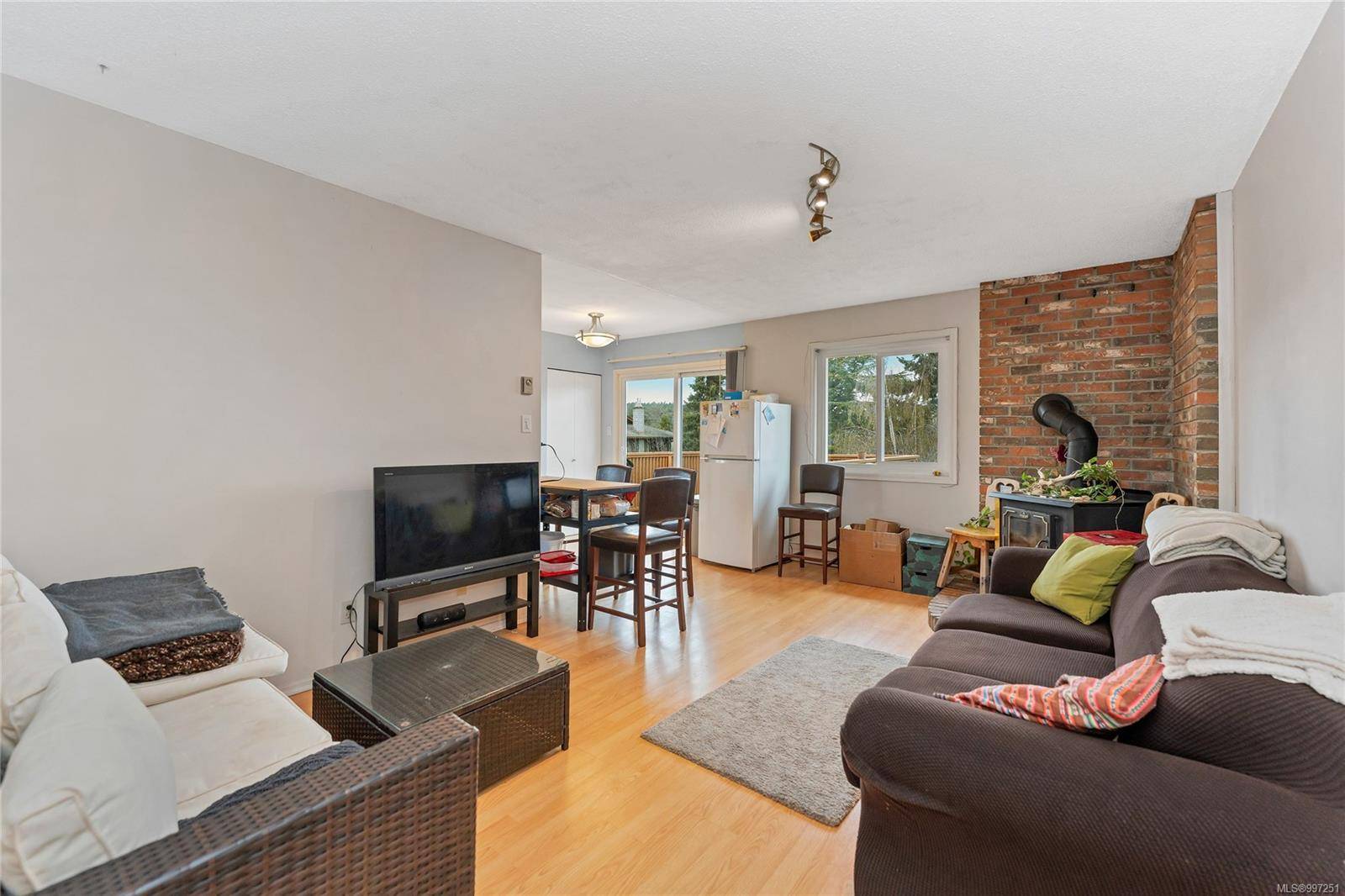 Saanich, BC V8N 2L3,1560 Prairie St