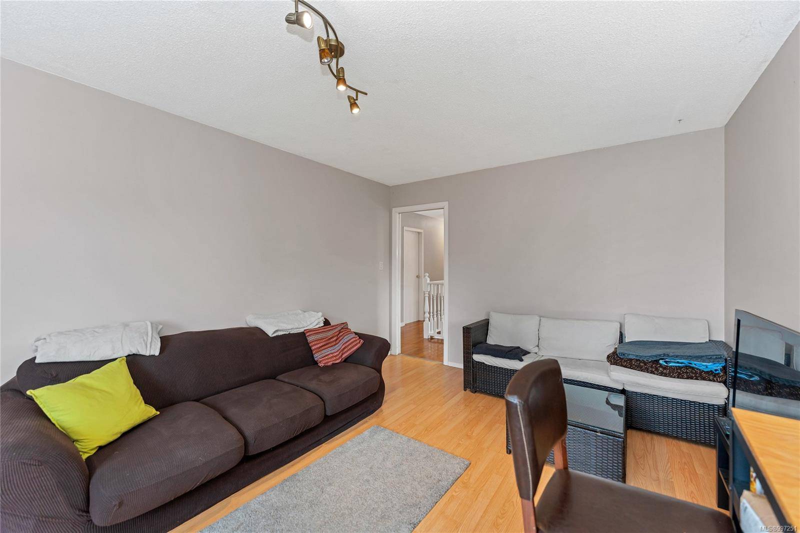 Saanich, BC V8N 2L3,1560 Prairie St