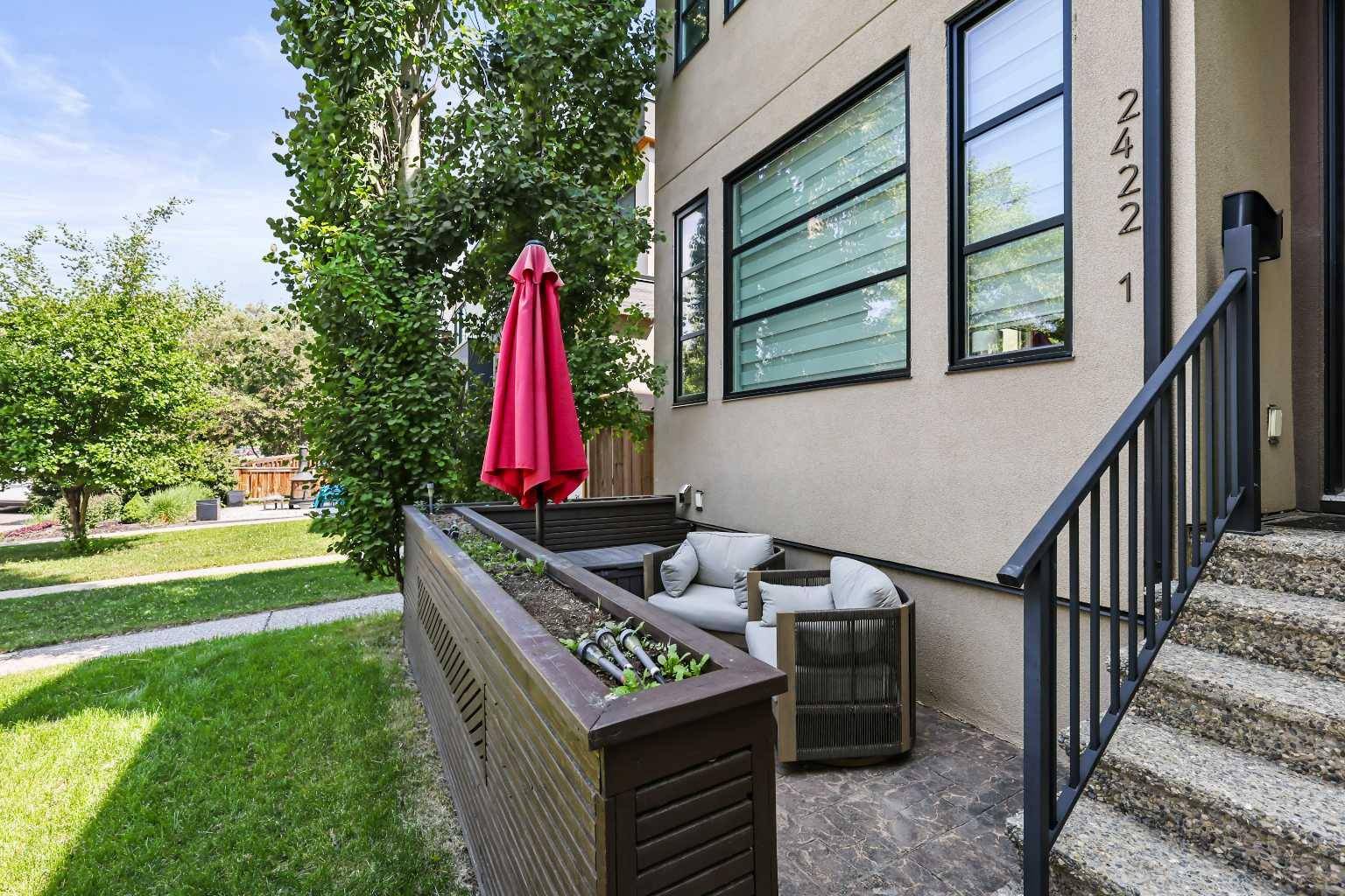 Calgary, AB T3E 1W1,2422 24A ST SW #1