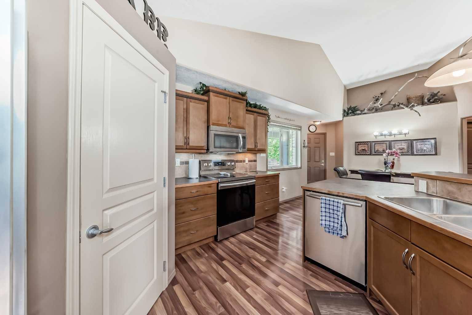 Lethbridge, AB T1K 7Y4,41 Canyoncrest PT W