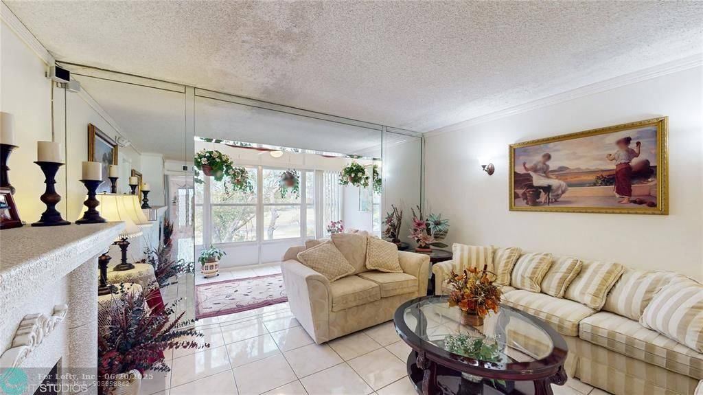 Margate, FL 33063,1035 Country Club Dr  #403