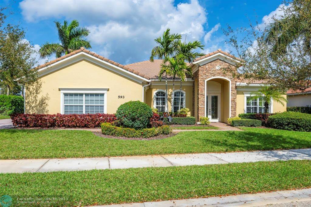 593 SE Tres Belle Circle, Stuart, FL 34997