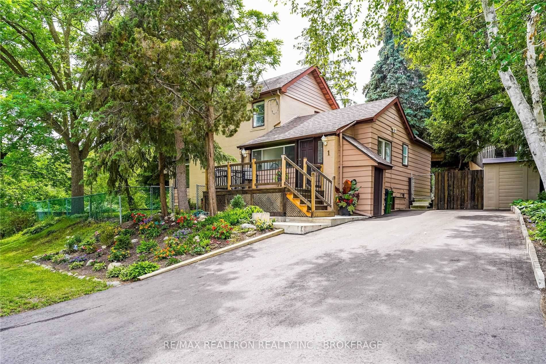 1 Edgebrook DR, Toronto W10, ON M9V 1E1