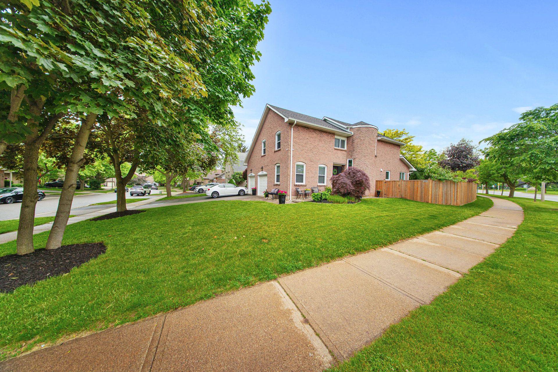 Oakville, ON L6M 1C4,1088 Runnymead CRES