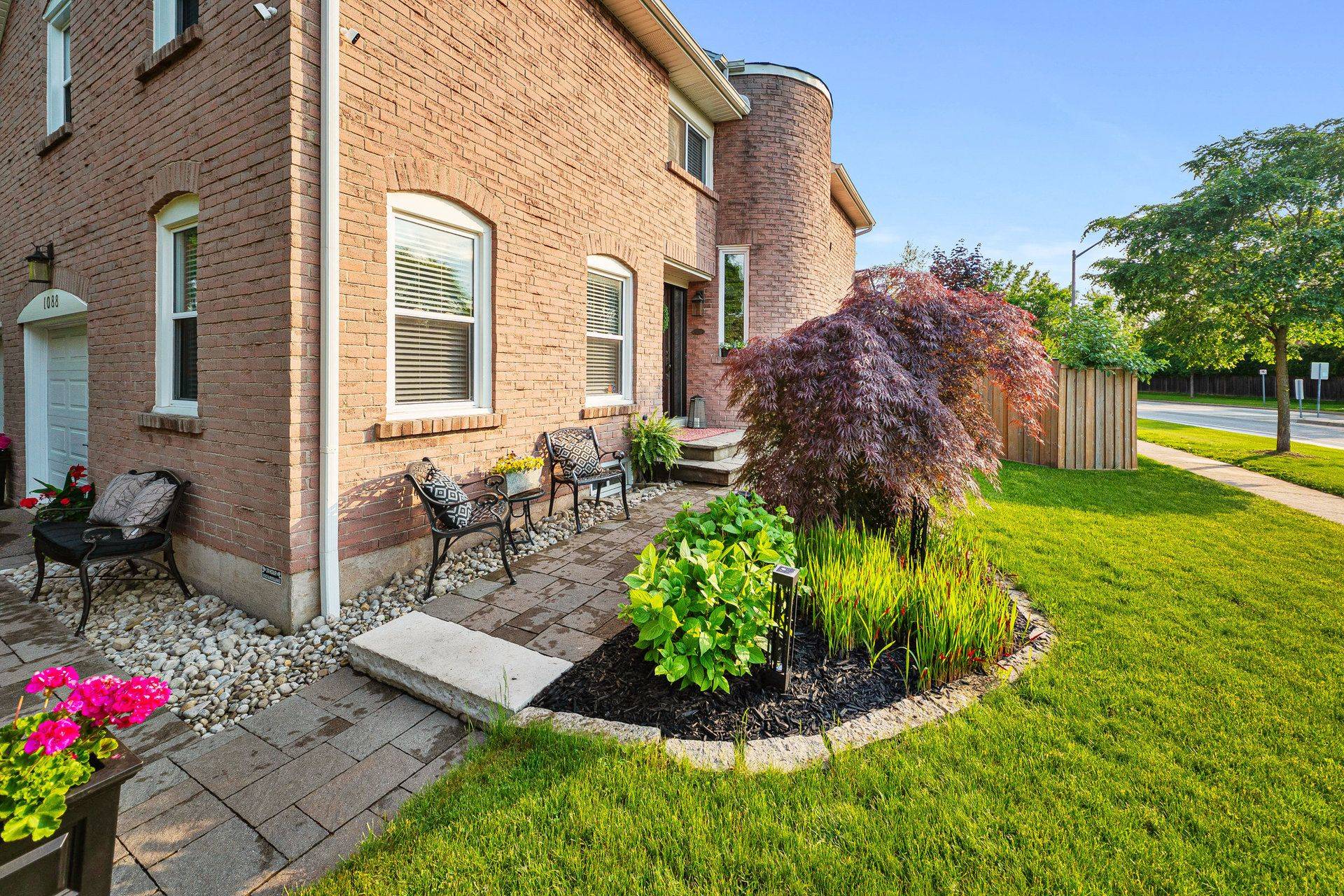 Oakville, ON L6M 1C4,1088 Runnymead CRES
