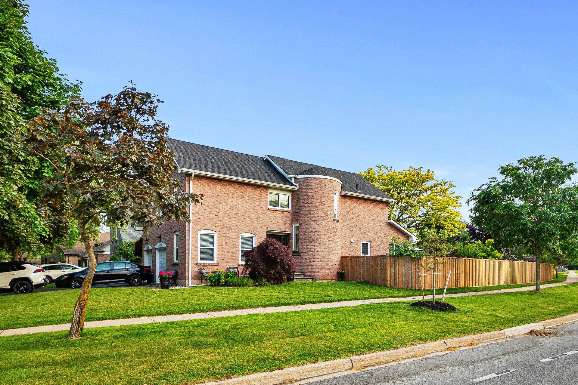 Oakville, ON L6M 1C4,1088 Runnymead CRES