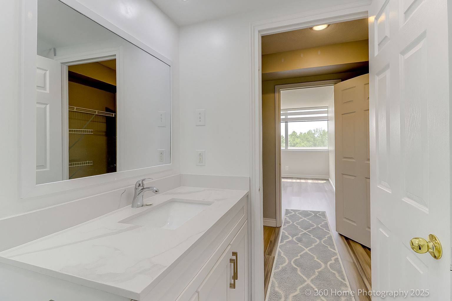 Mississauga, ON L5C 4R2,1001 Cedarglen Gate #307