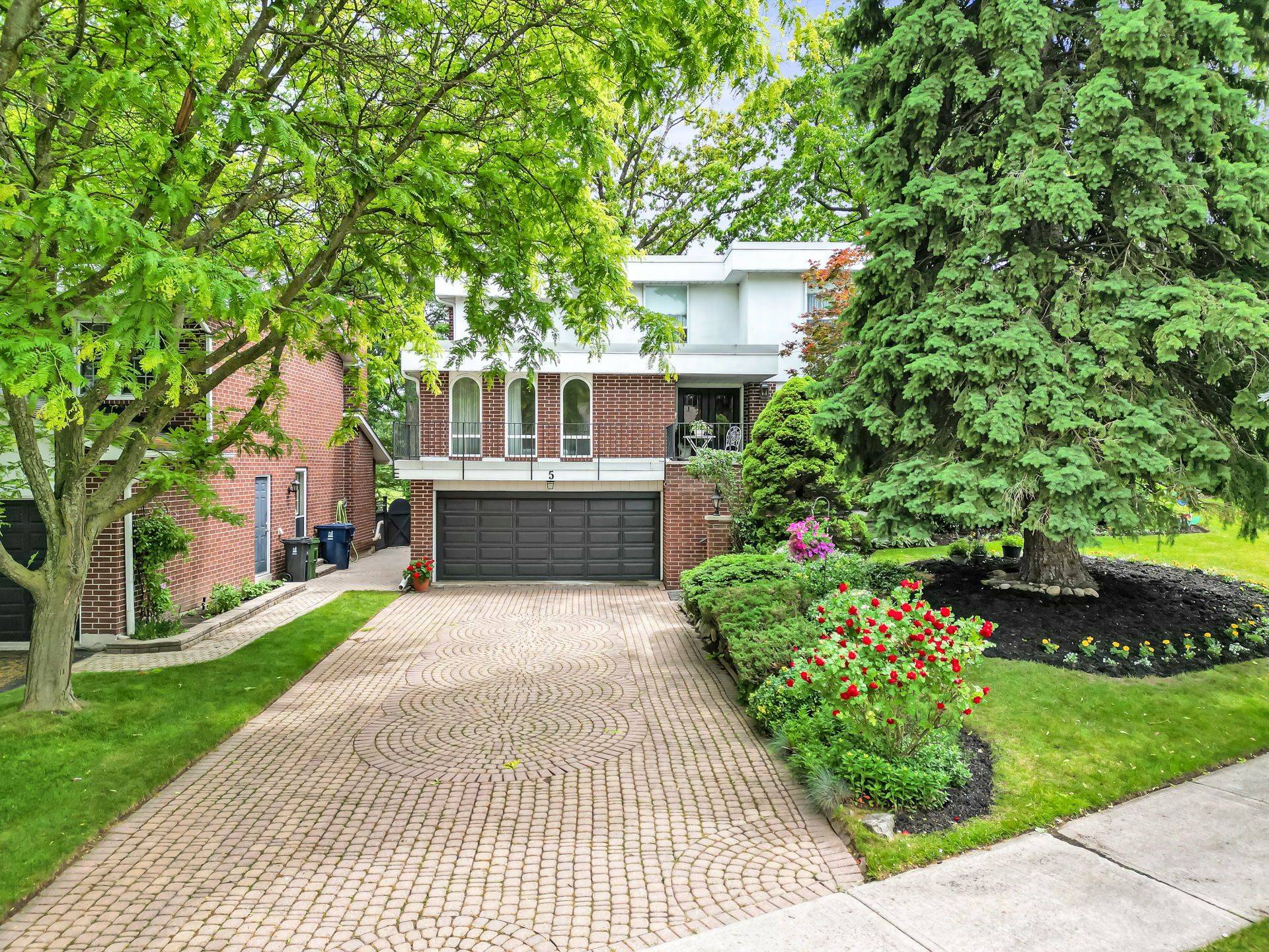 5 Poplar Heights DR, Toronto W08, ON M9A 5A1