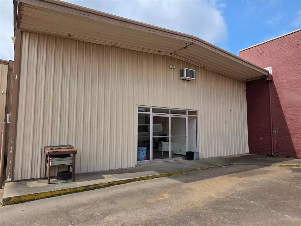Cleburne, TX 76031,102 S Wilhite Street