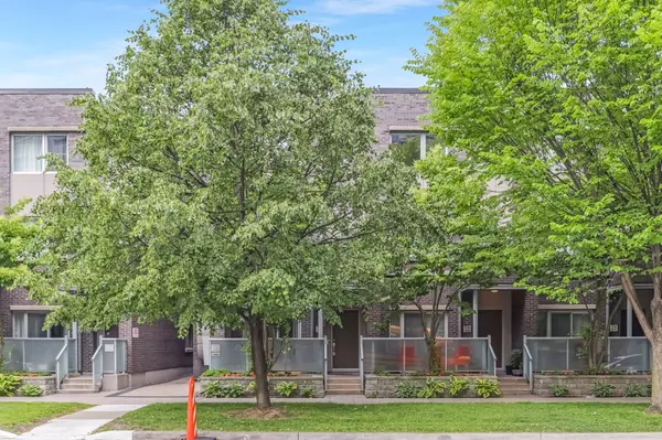 Toronto E07, ON M1S 0L2,295 Village Green SQ #TH55