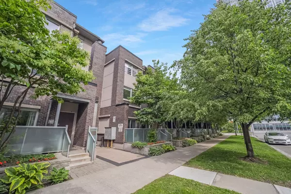 Toronto E07, ON M1S 0L2,295 Village Green SQ #TH55