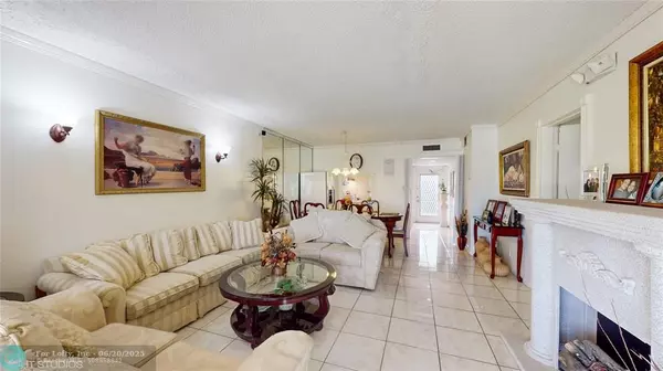 Margate, FL 33063,1035 Country Club Dr #403