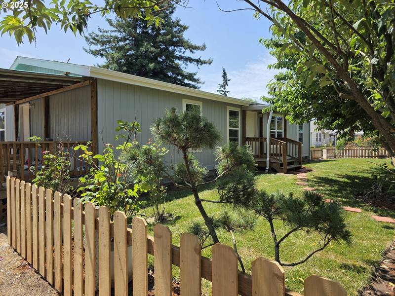 2110 NE WILLAMETTE AVE, Albany, OR 97321