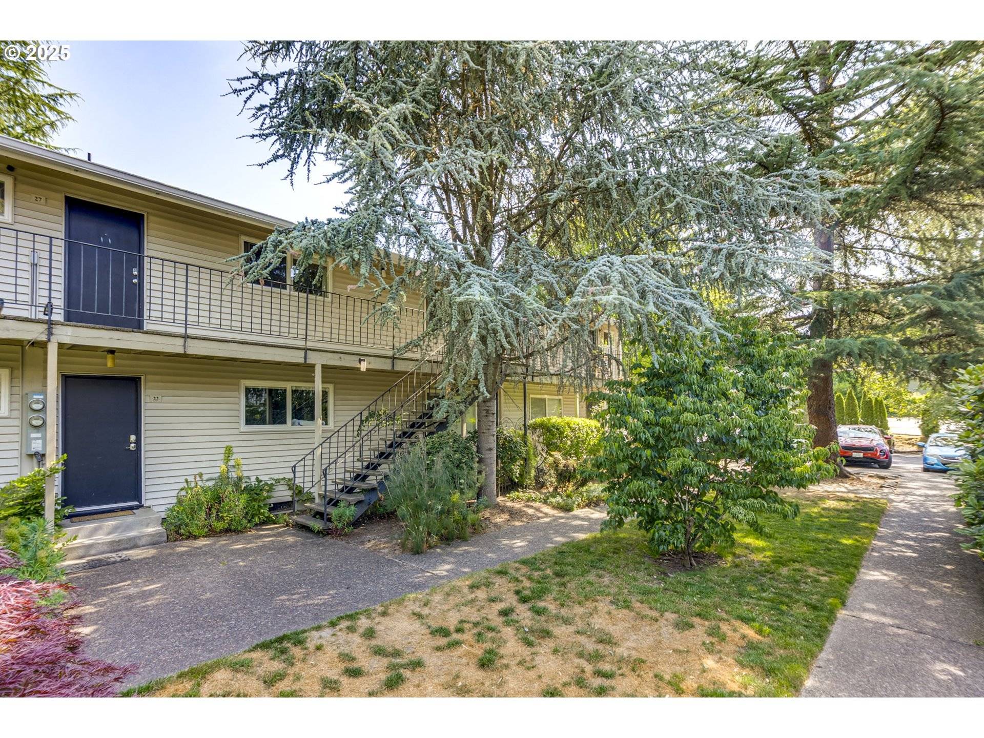 6825 SW CAPITOL HILL RD #27, Portland, OR 97219