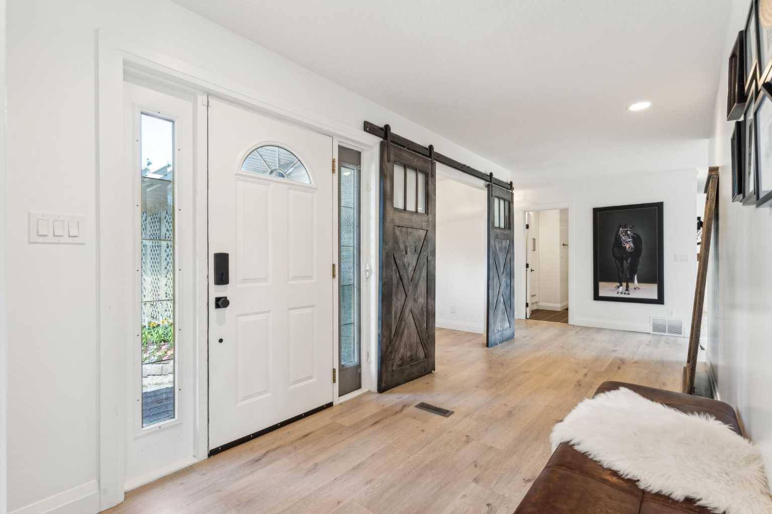 Calgary, AB T2V 3X7,508 Oakhill PL Southwest