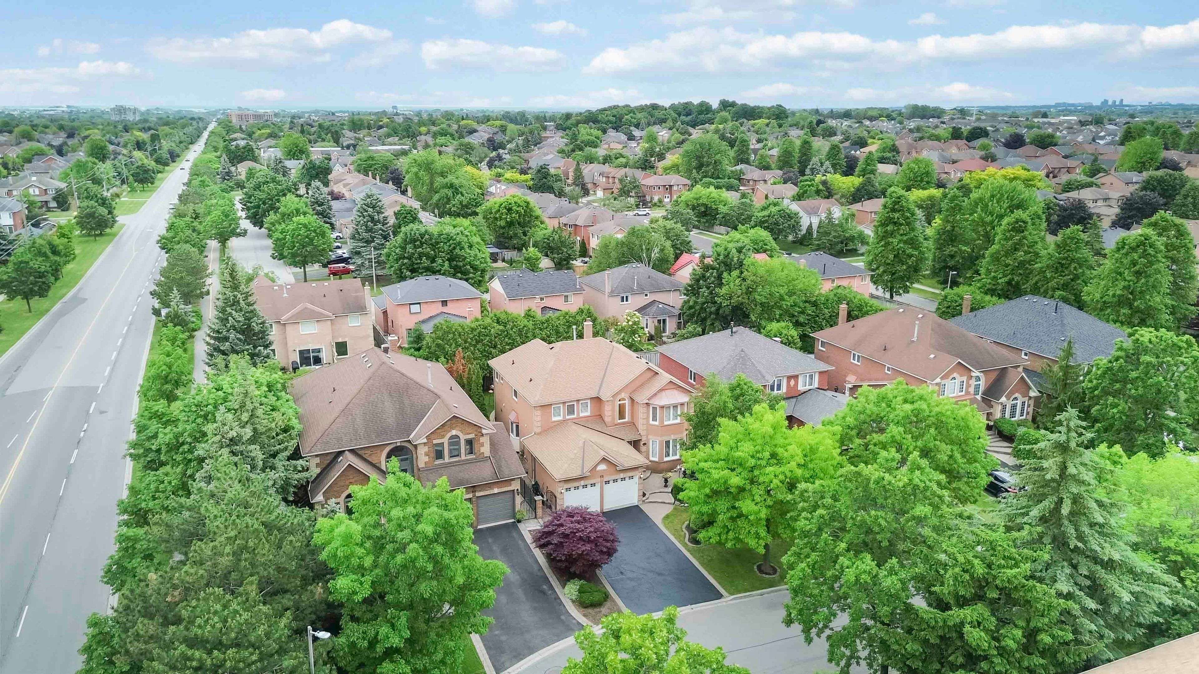 Whitby, ON L1R 2E5,62 Chiltern PL