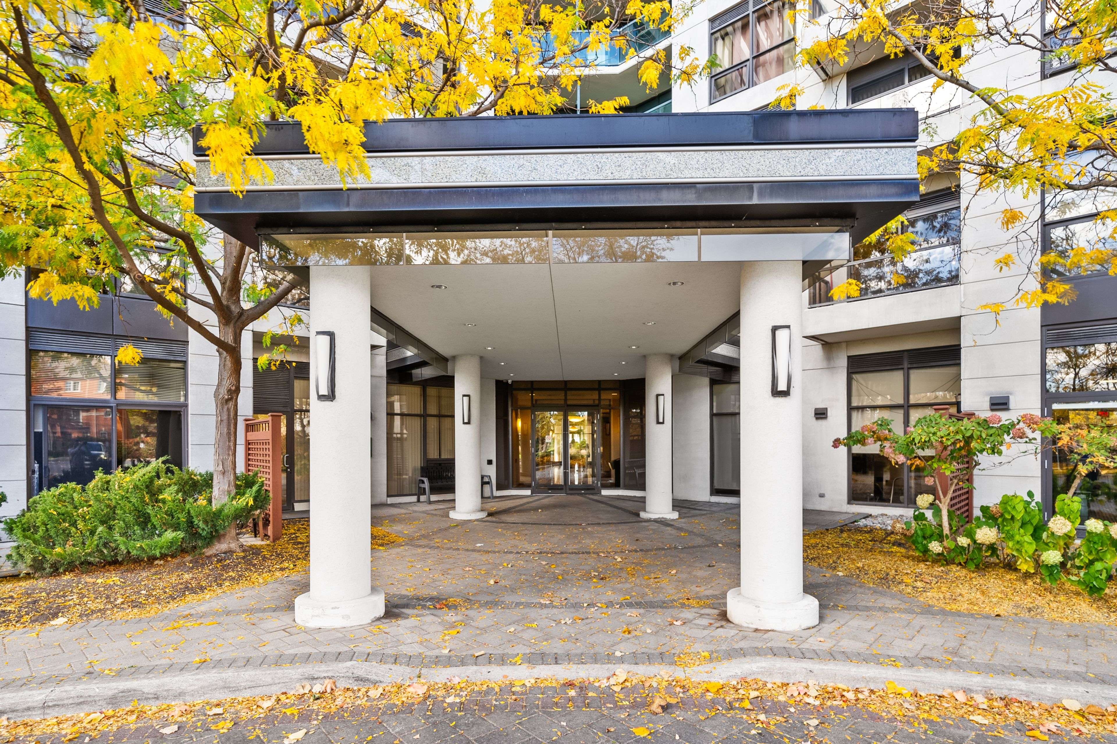 18 Harding BLVD #308, Richmond Hill, ON L4C 0T3