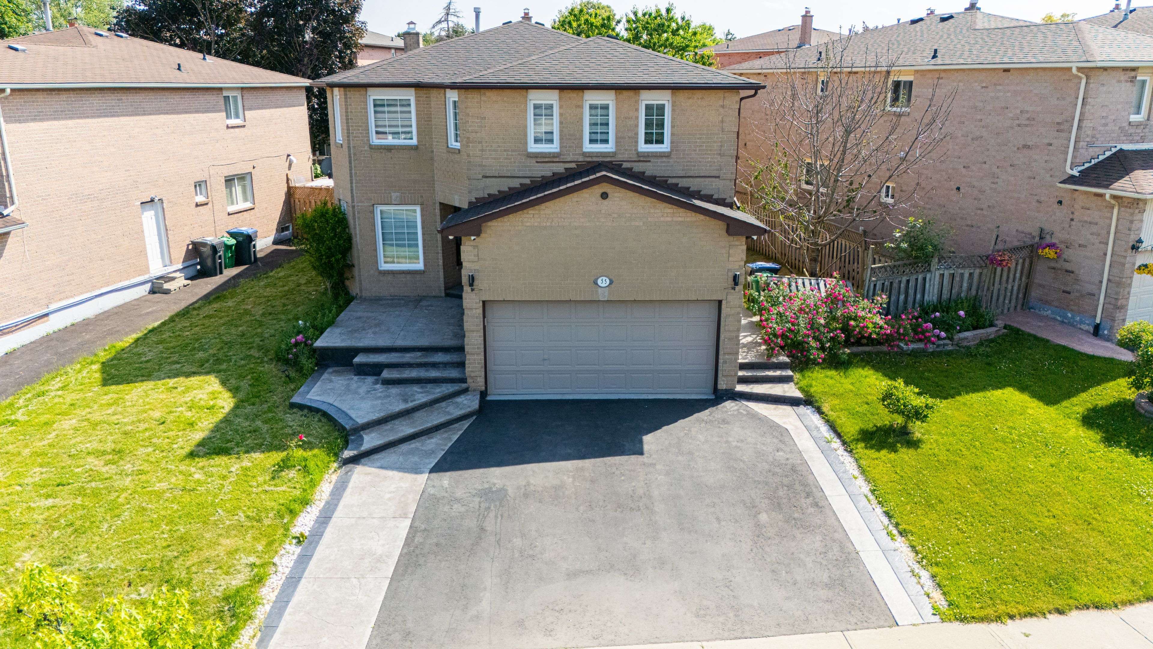 55 Castlehill RD, Brampton, ON L6X 4C9