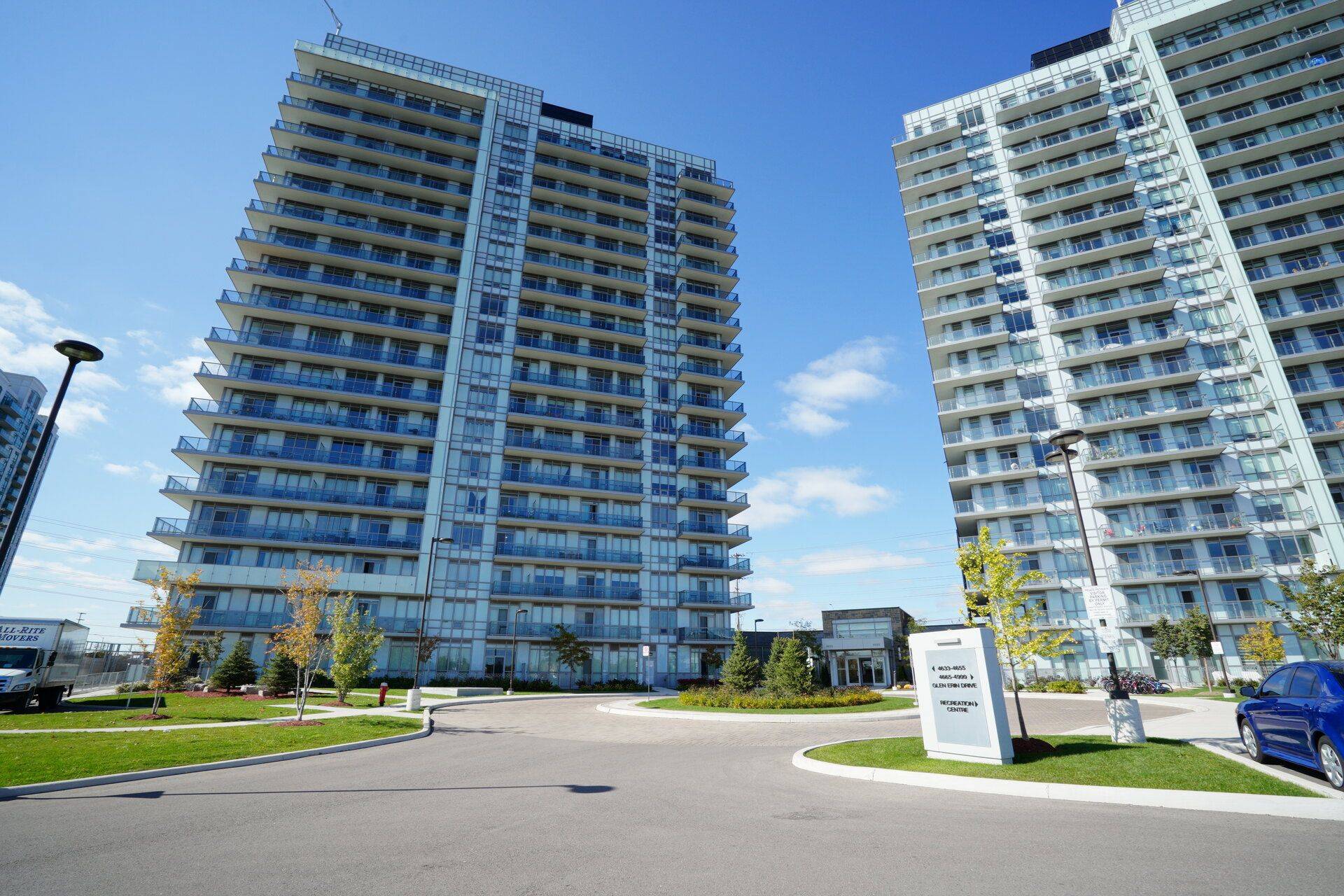4633 Glen Erin DR E #407, Mississauga, ON L5M 0Y6