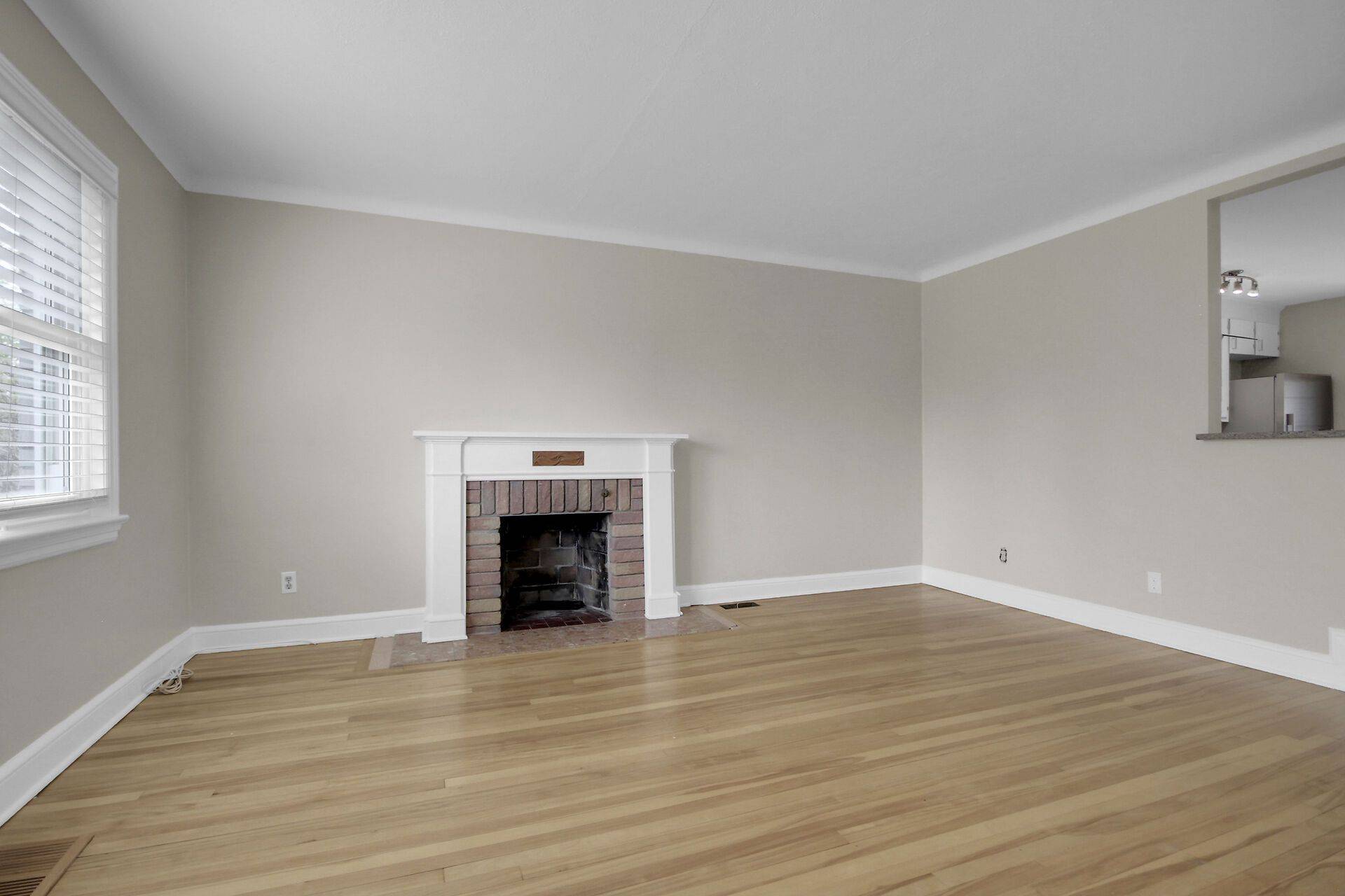Alta Vista And Area, ON K1H 5W3,312 Mountbatten AVE
