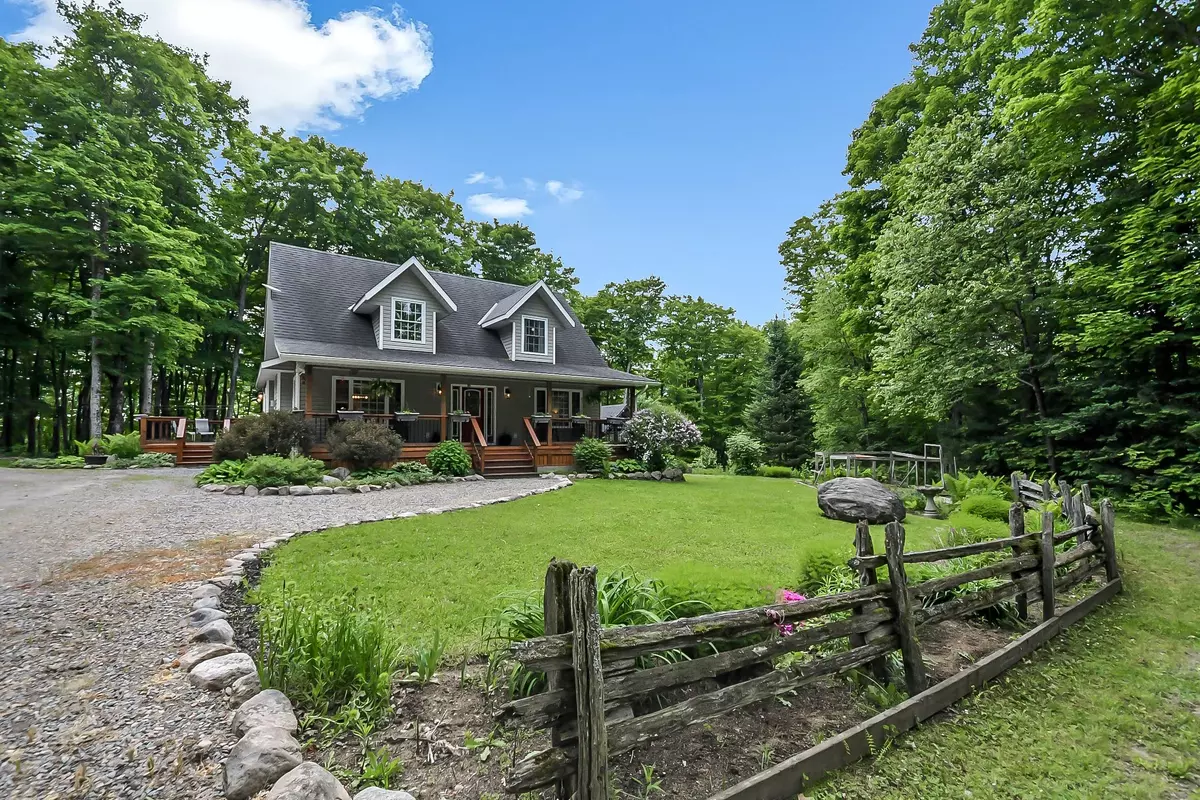 Armour, ON P0A 1C0,865 Garage RD