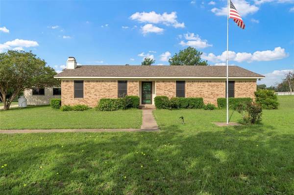 296 Valiant Wills Road, Bruceville, TX 76630