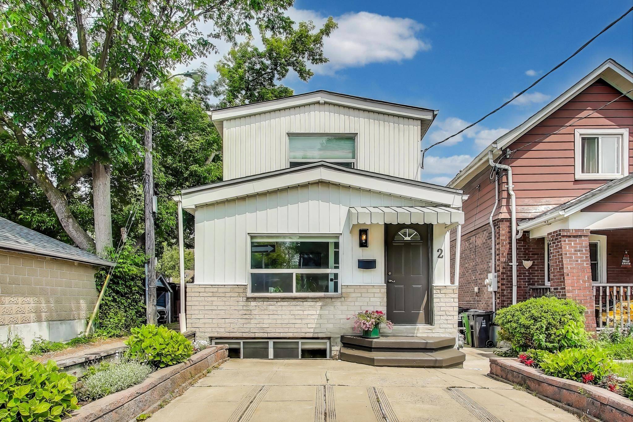 2 sutherland AVE, Toronto E03, ON M4C 1R9