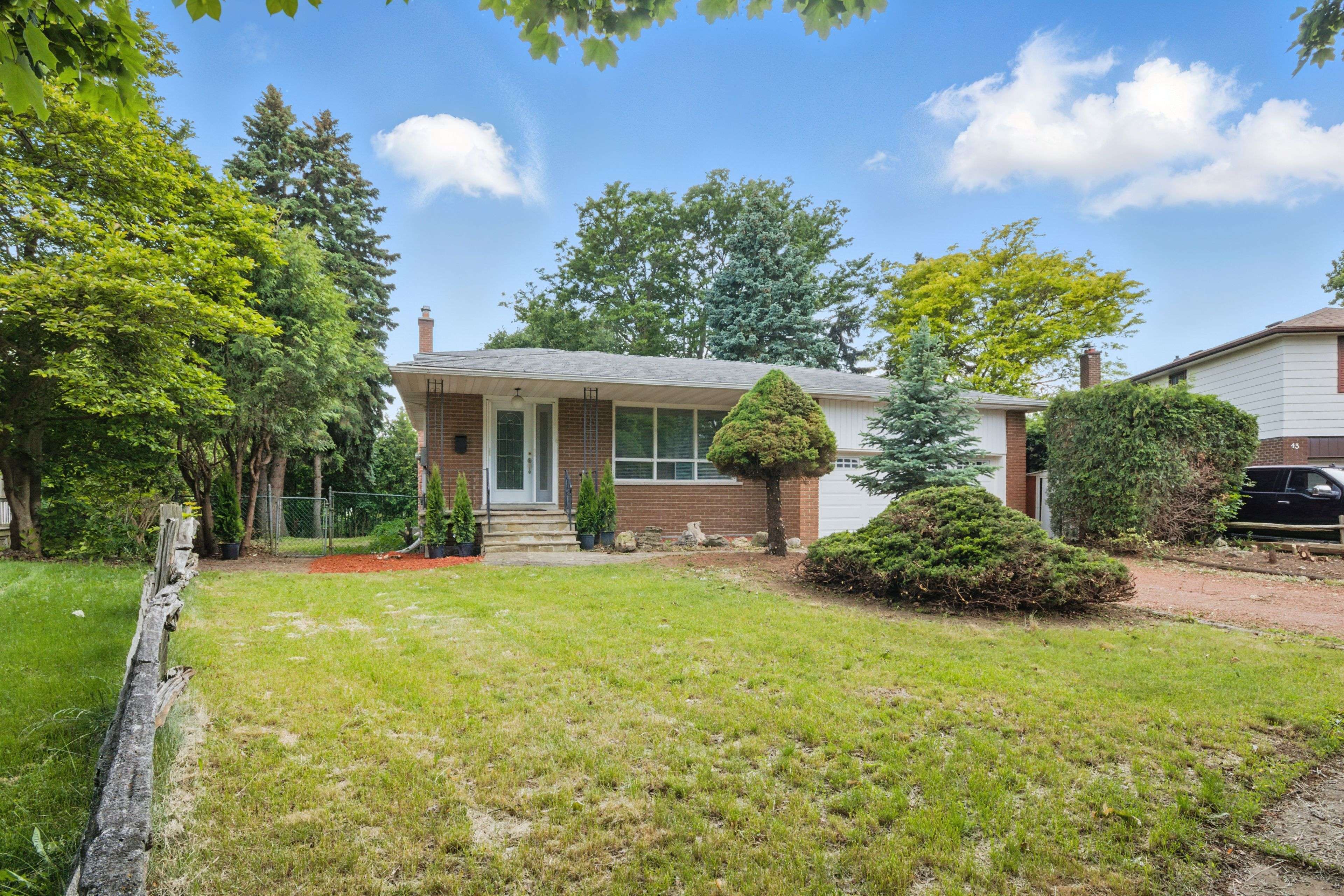 Richmond Hill, ON L4C 6W2,41 Sunnywood CRES