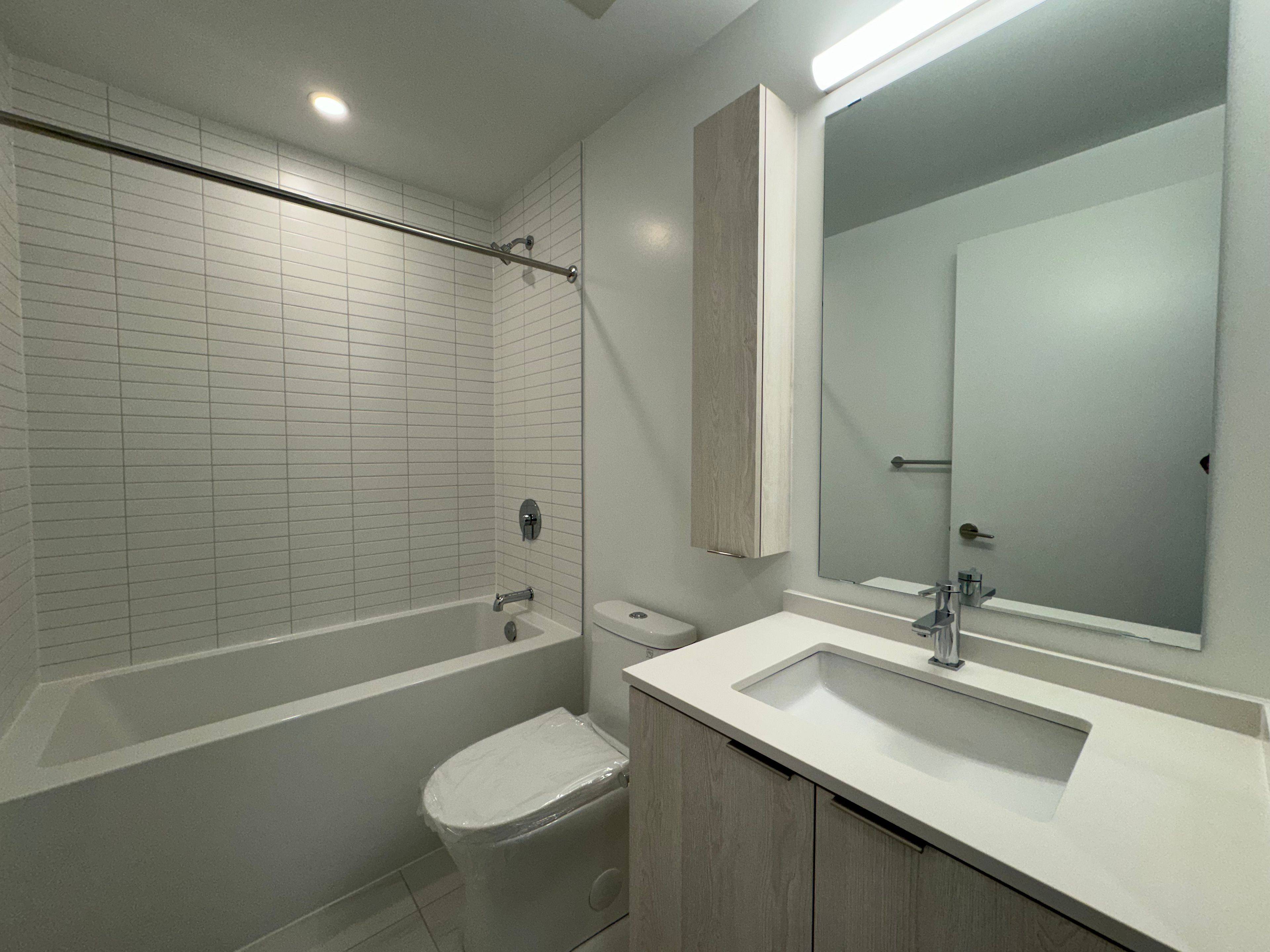 Mississauga, ON L5A 1W4,86 Dundas ST E #701