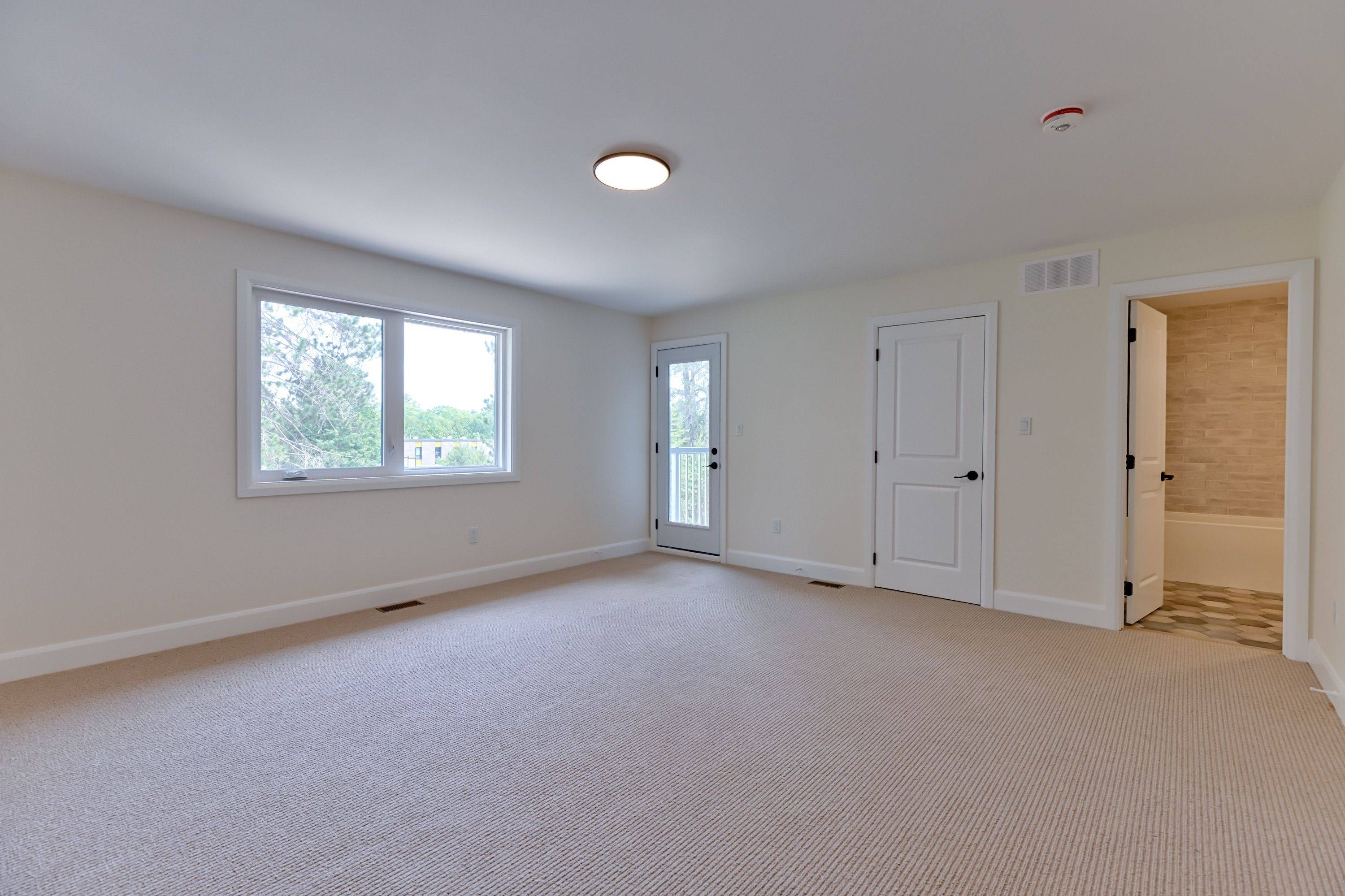 Deep River, ON K0J 1P0,94A Frontenac CRES