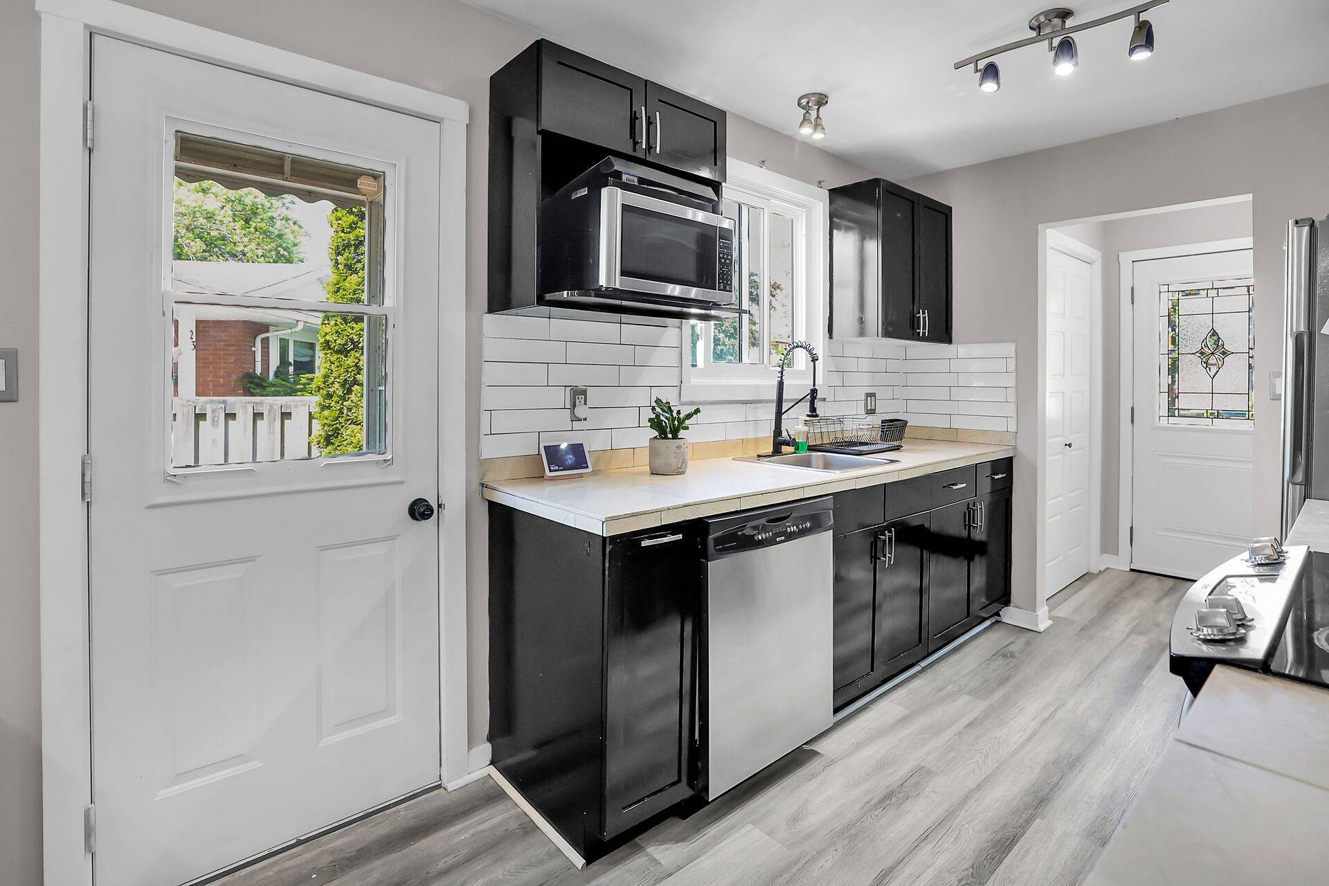 Welland, ON L3C 5Z2,21 FAIRLAWN CRES