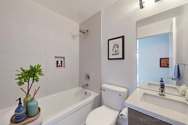 Toronto C10, ON M4P 1A6,8 Eglinton AVE E #1602