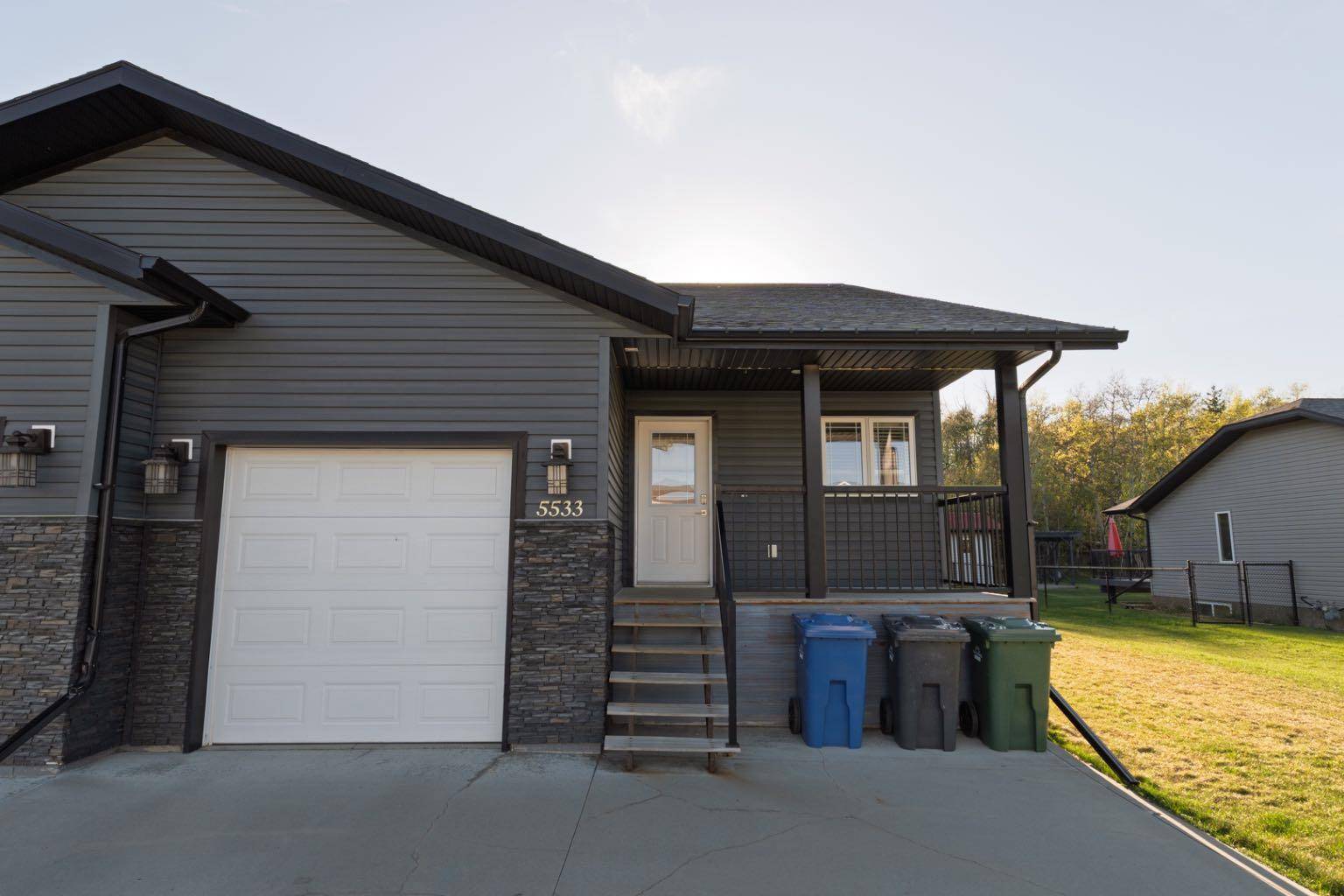 Innisfail, AB T4G 0A1,5533 52 Avenue Close