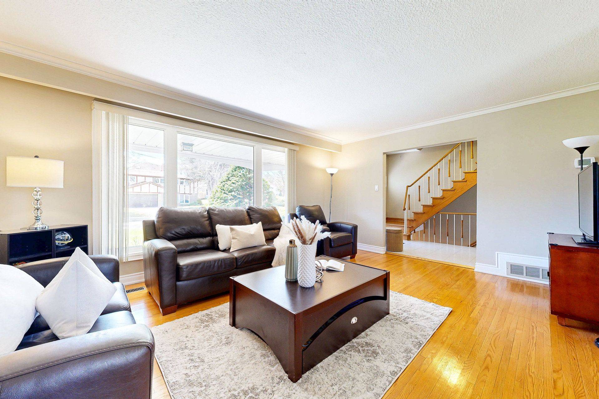 Toronto C14, ON M2M 3R1,5 Robinter DR