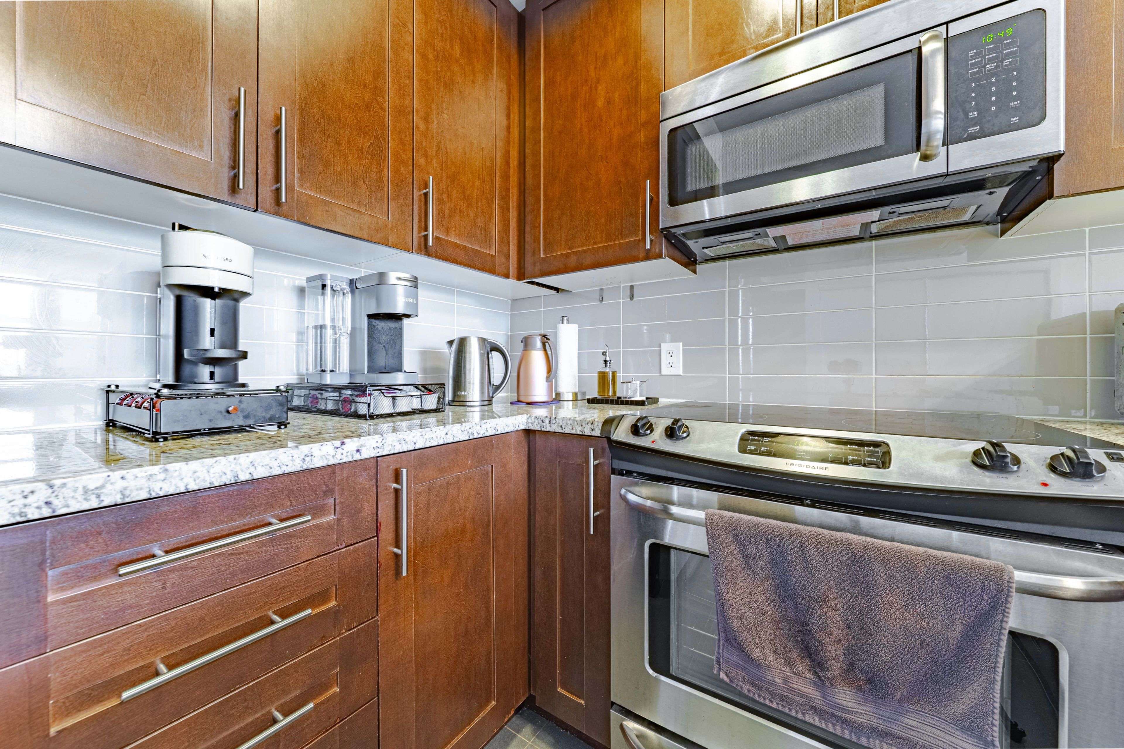 Markham, ON L6C 0Y2,540 Bur Oak AVE #223