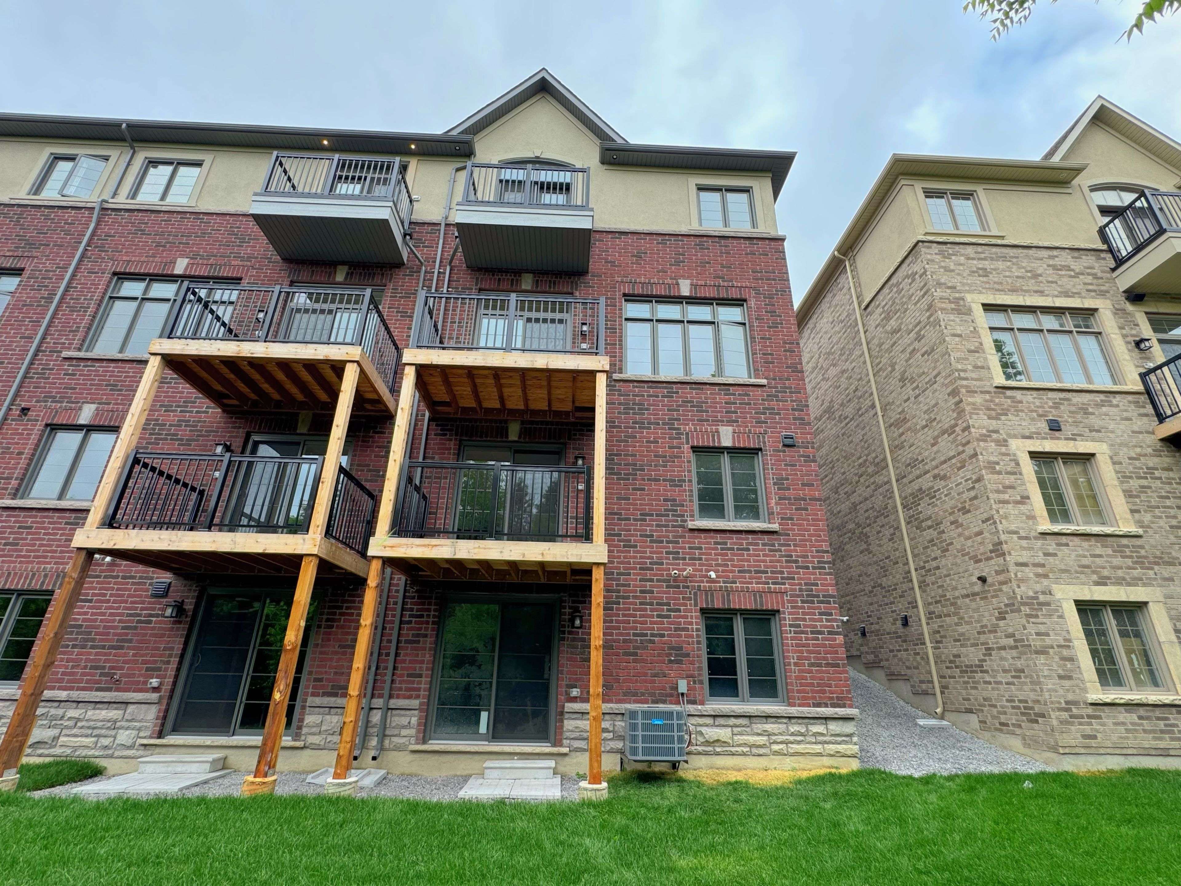 Markham, ON L6C 3L5,73 West Village LN