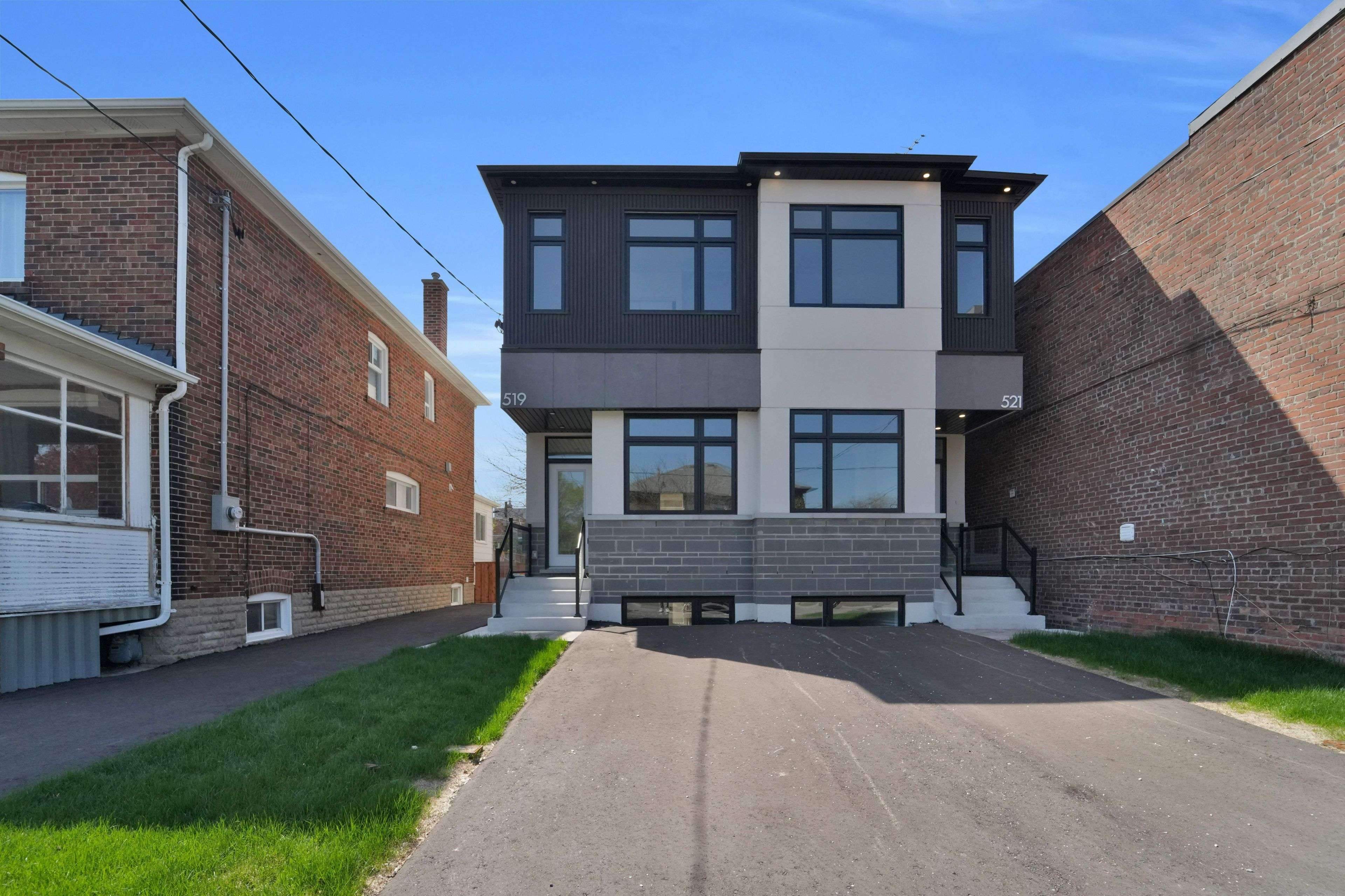 519 St Johns RD, Toronto W02, ON M6S 2L7