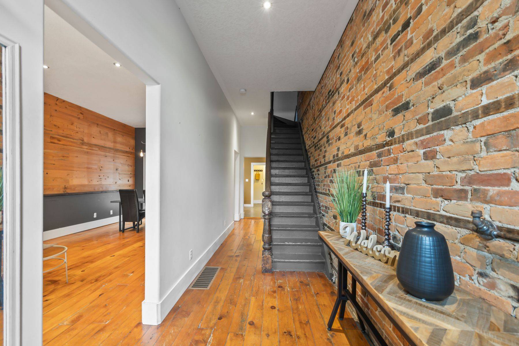 Kingston, ON K7K 1H6,64 Bay ST