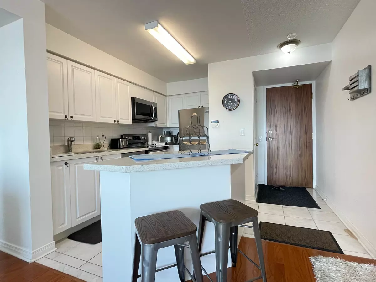 Richmond Hill, ON L4B 0A2,23 Oneida CRES #706