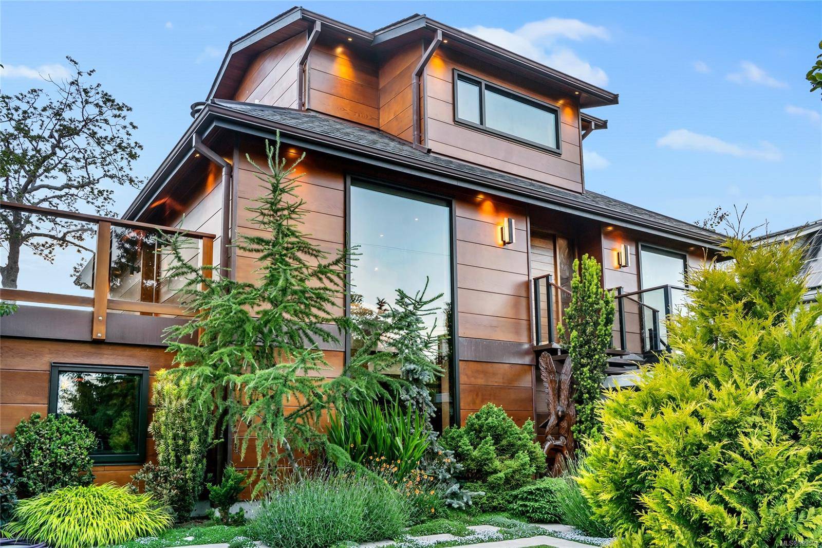 626 Monterey Ave, Oak Bay, BC V8S 4T9