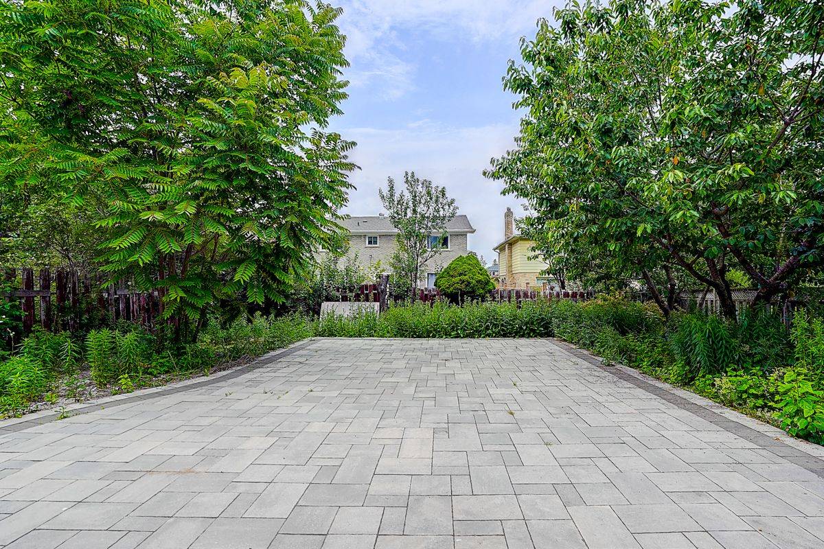 Toronto C15, ON M2J 3B1,89 Whitehorn CRES