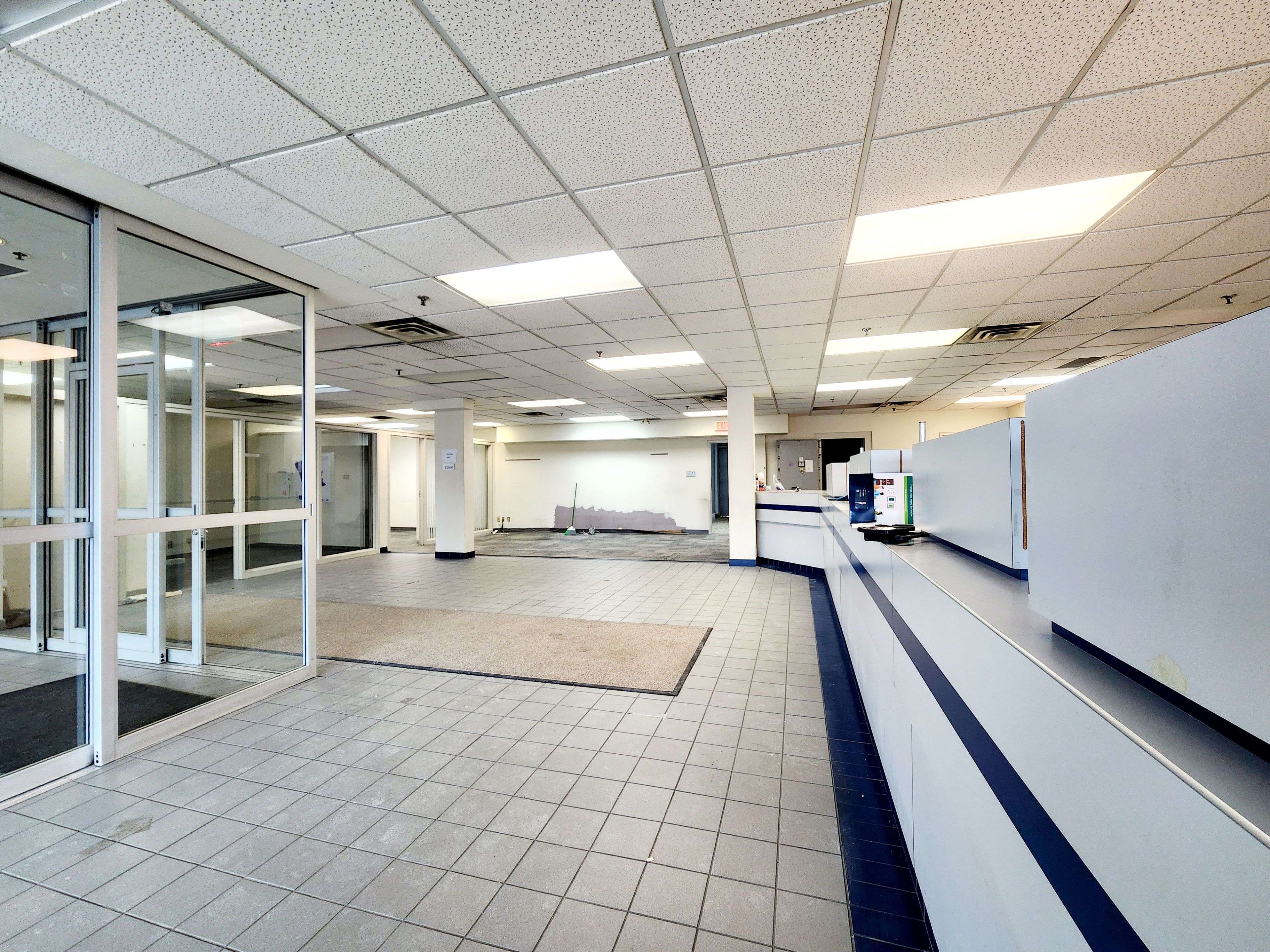 Toronto W10, ON M9W 3X8,2428 Islington AVE #102