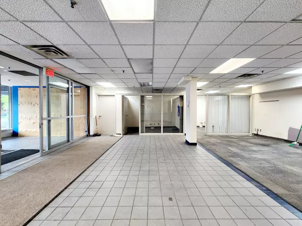 Toronto W10, ON M9W 3X8,2428 Islington AVE #102